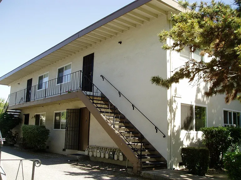 1058 Roewill Dr — Photo 12