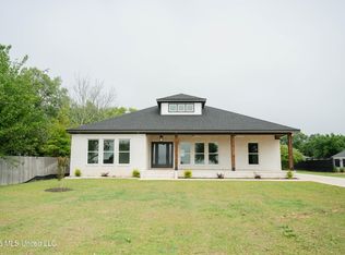 1416 E Beach Blvd, Gulfport, MS 39501