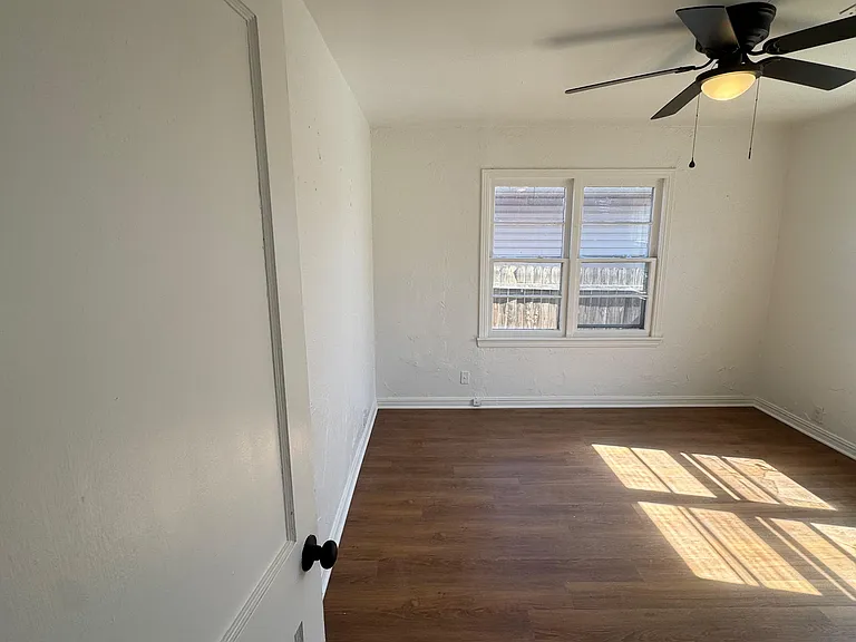 1507 W Washington Ave — Photo 5