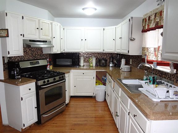 5th image of 1342 Harry St