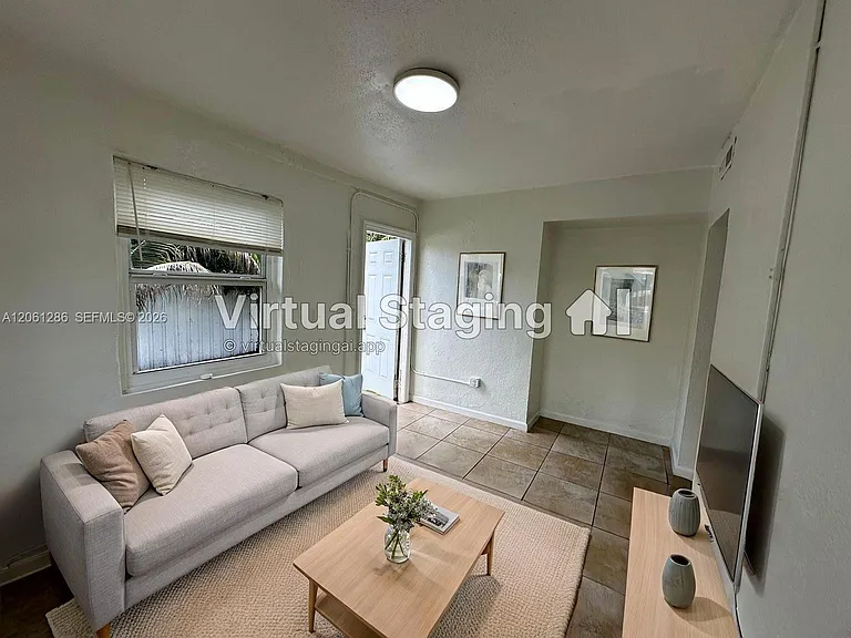 728 SW 6th St #2 — Photo 6