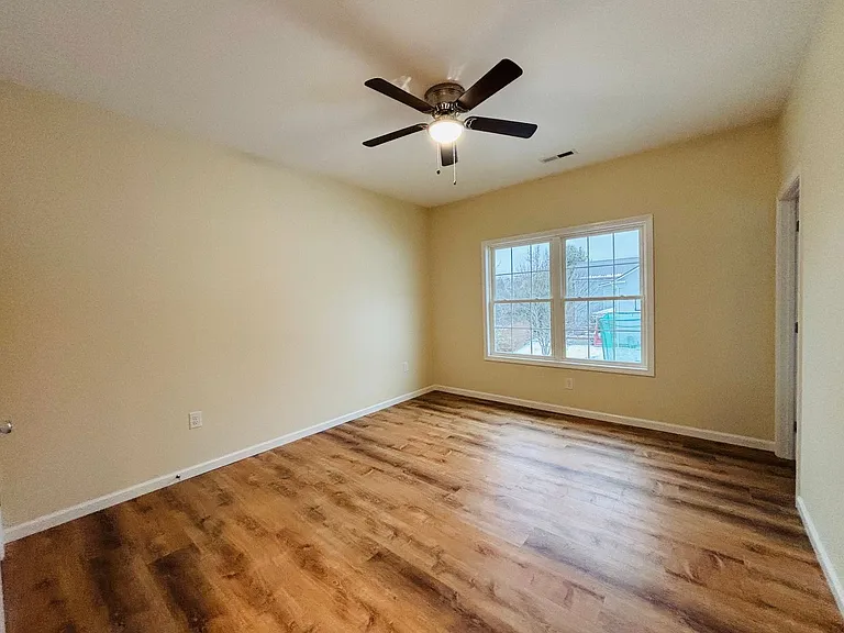 290 Perry St — Photo 13