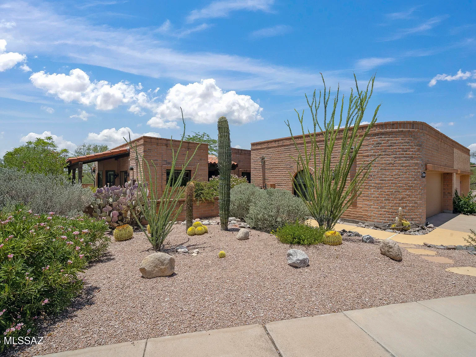 3 bed, 2.5 bath, 1977 sqft, $3,000 — Photo 2