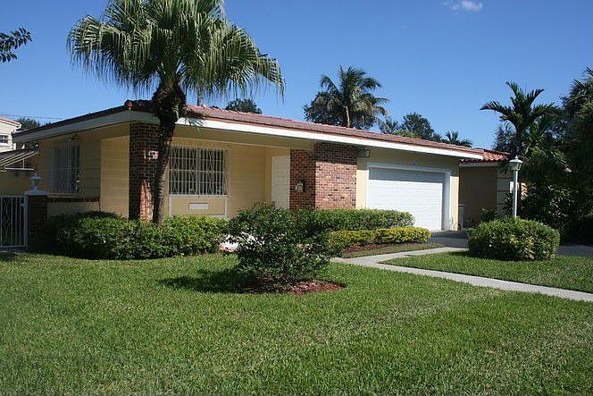 1st image of 1045 Anastasia Ave
