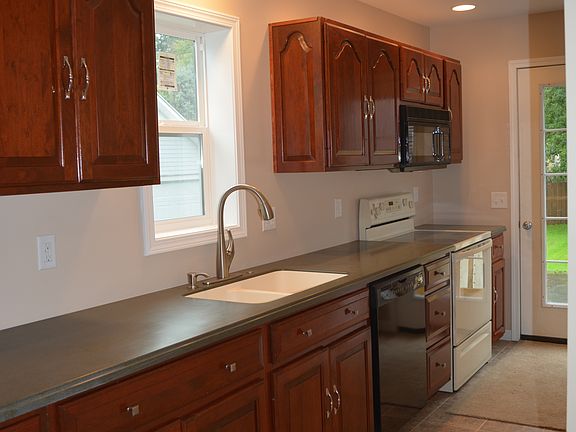 3rd image of 149 West Ave