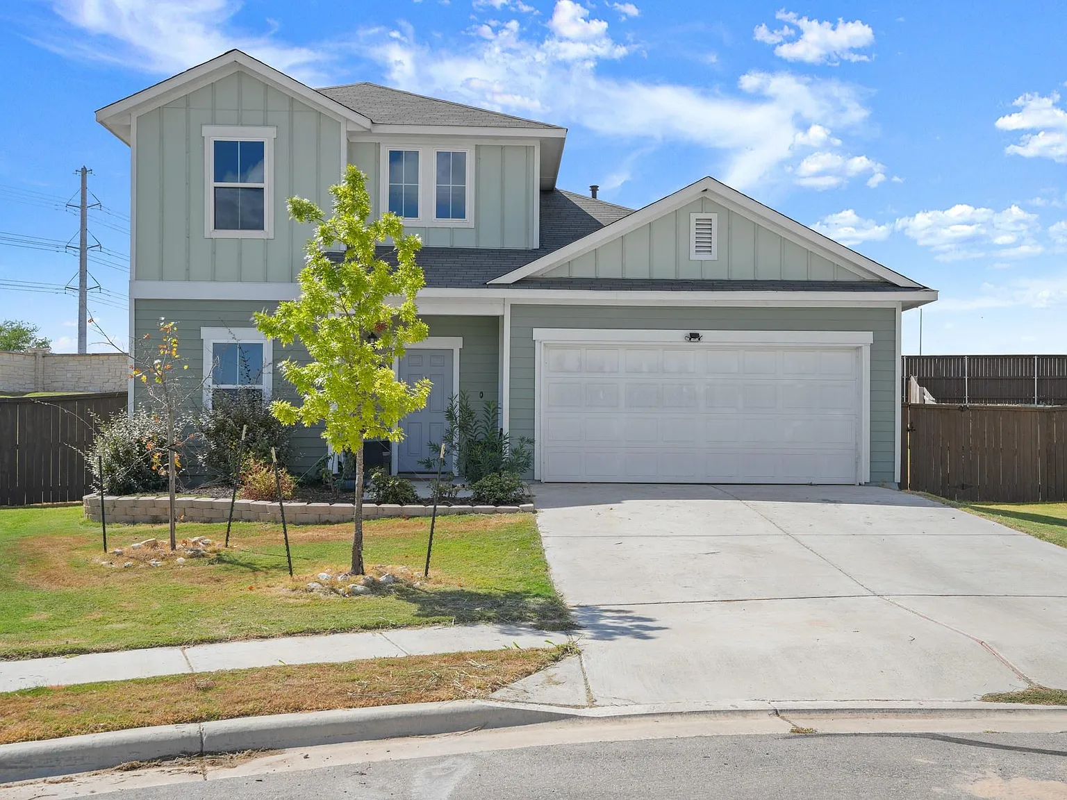 3 bed, 2.5 bath, 2051 sqft, $2,750 — Photo 2