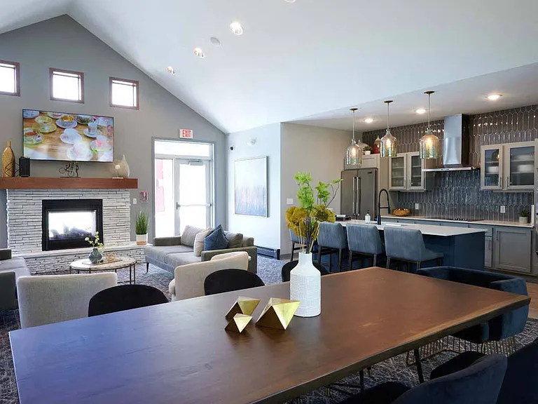 Valley Creek Apartments — Photo 5