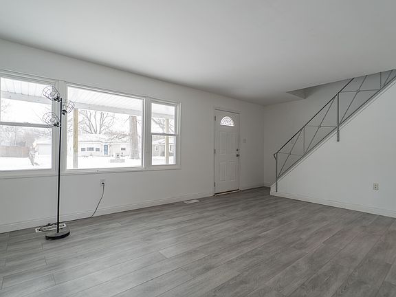 2nd image of 726 Fremont Rd