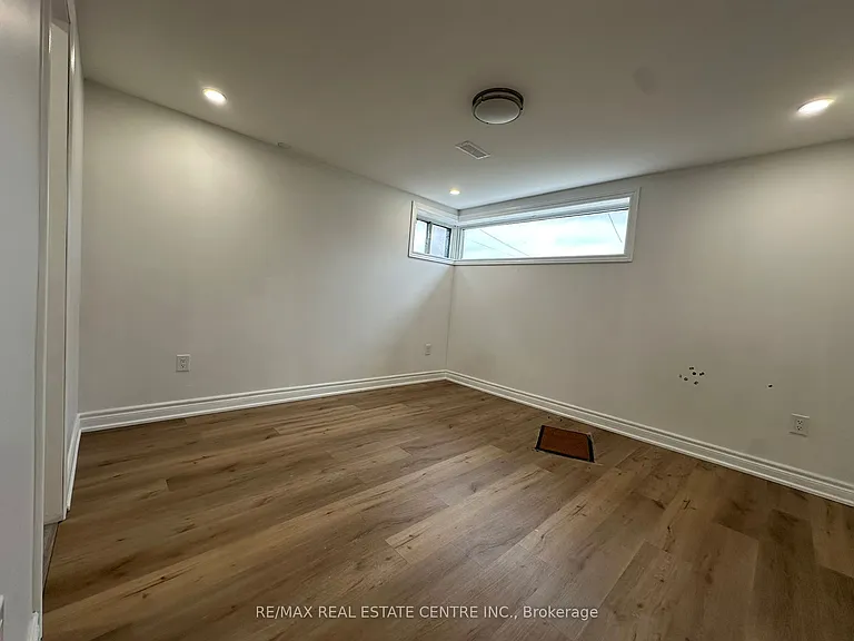 67 York Rd #BASEMENT — Photo 8