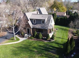 810 Brinsmere Dr, Elm Grove, WI