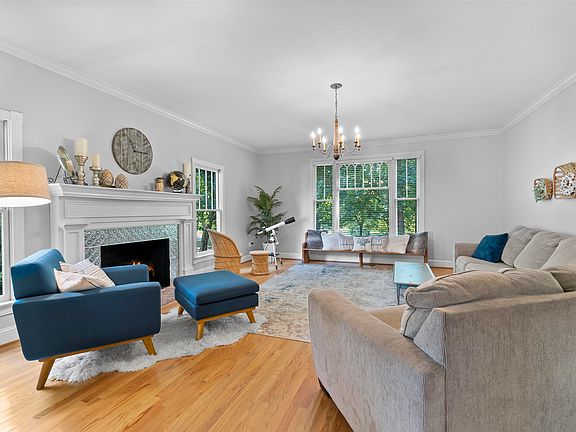 5th image of 302 Bellewood Dr
