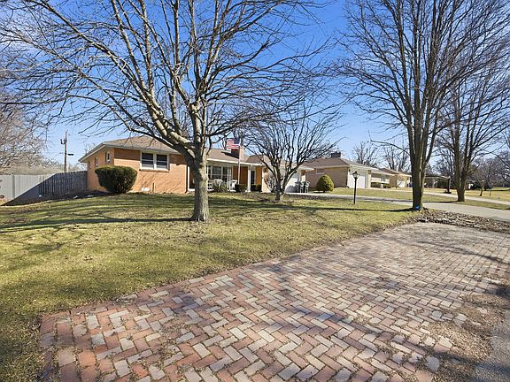 3rd image of 1302 N Forest Ave