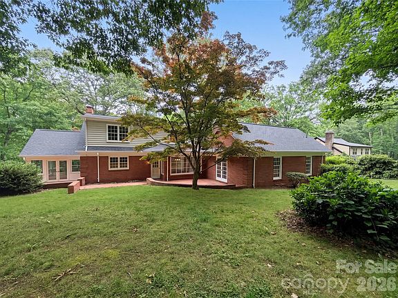 5th image of 318 Valley Stream Rd