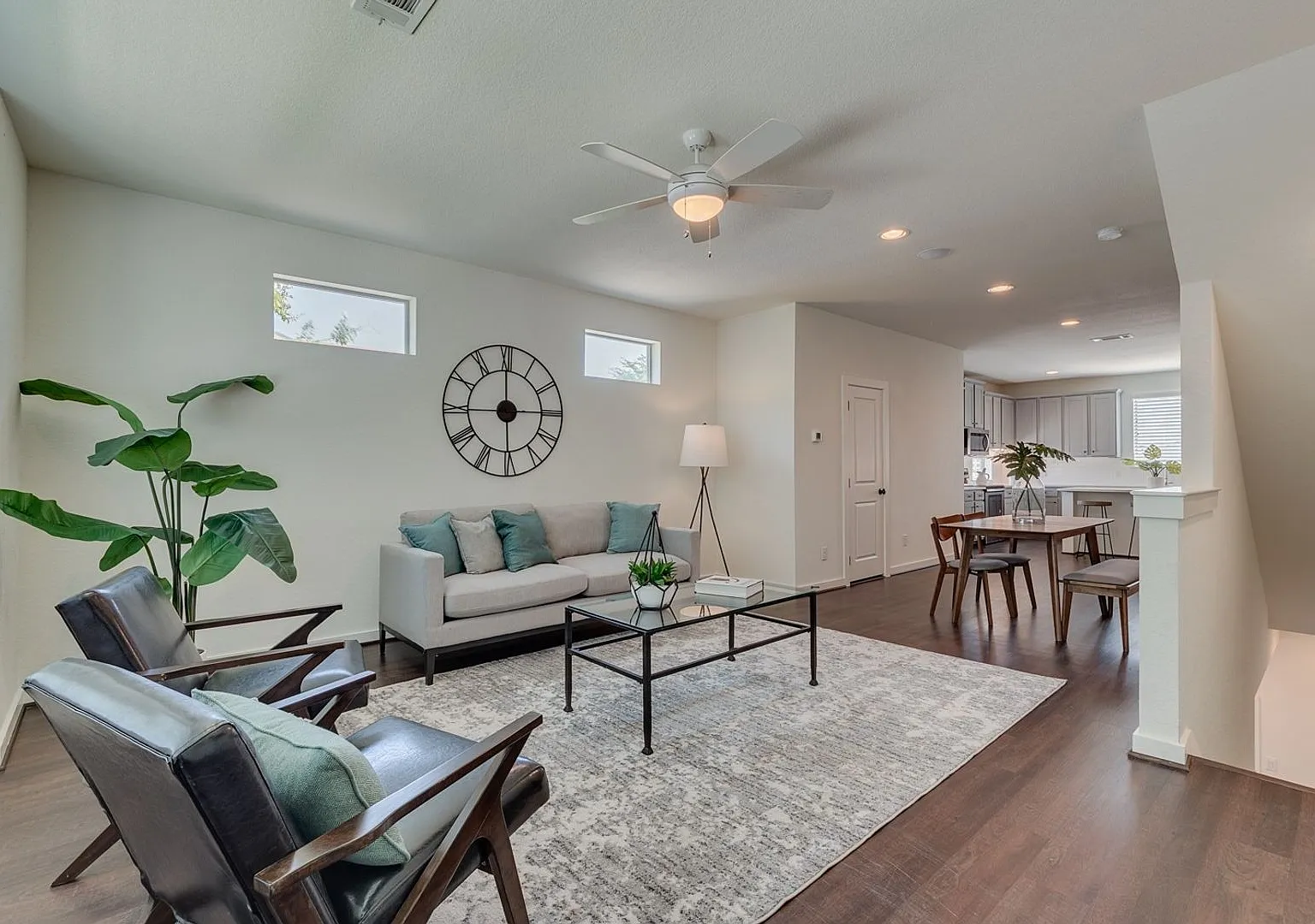 Move In Summer July 10th 2027 * $7750 5 Bedroom 5.5 Bath, 1 Block From Tcu Campus — Photo 3