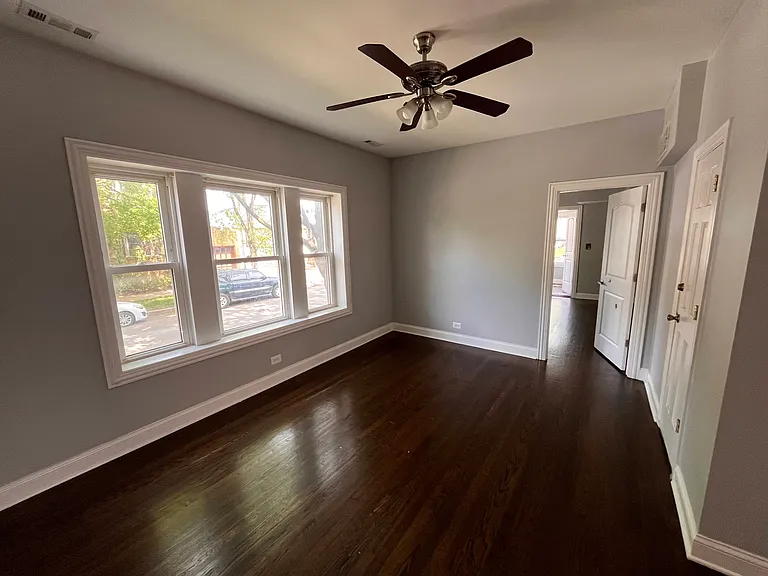 5353 W Belle Plaine Ave #1E — Photo 4