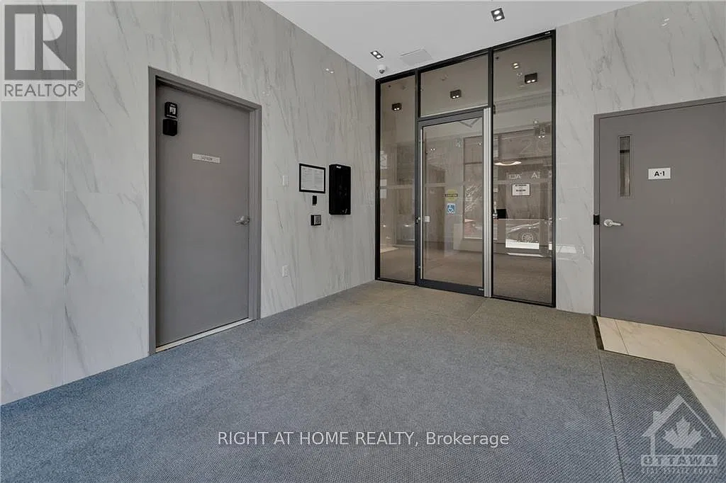 2 bed, 1050 sqft, $2,900 — Photo 4
