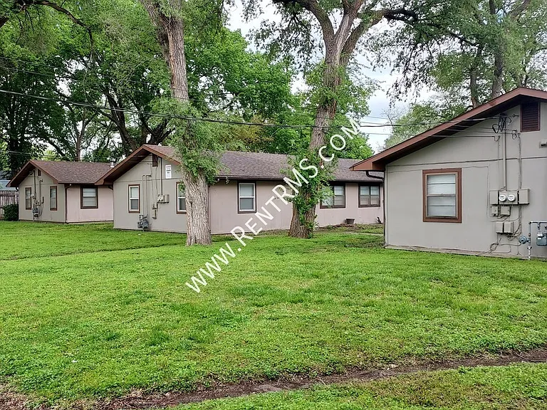 1213 Yuma St — Photo 2