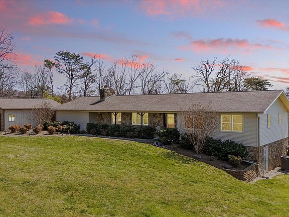 3rd image of 384 Stephens Rd