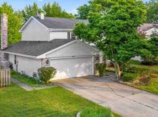 241 Kingsport Dr, Schaumburg, IL 60193
