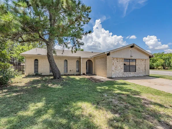 109 Wren Ct, Cleburne, TX 76033