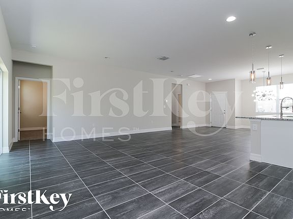 3rd image of 1613 Redfin Dr