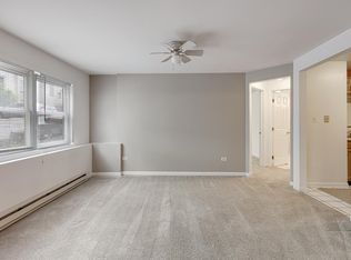 307 W Jackson St APT 1A, Woodstock, IL 60098