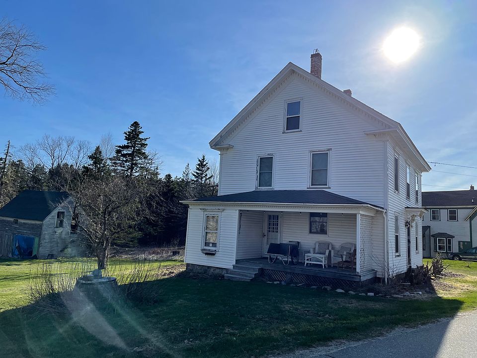 2-story colonial: 3-bedroom, 1 1/2 bath with spacious kitchen, living and dining rooms and a bonus office room downstairs. Side porch and mudroom entry. Mature tress in spacious back yard.