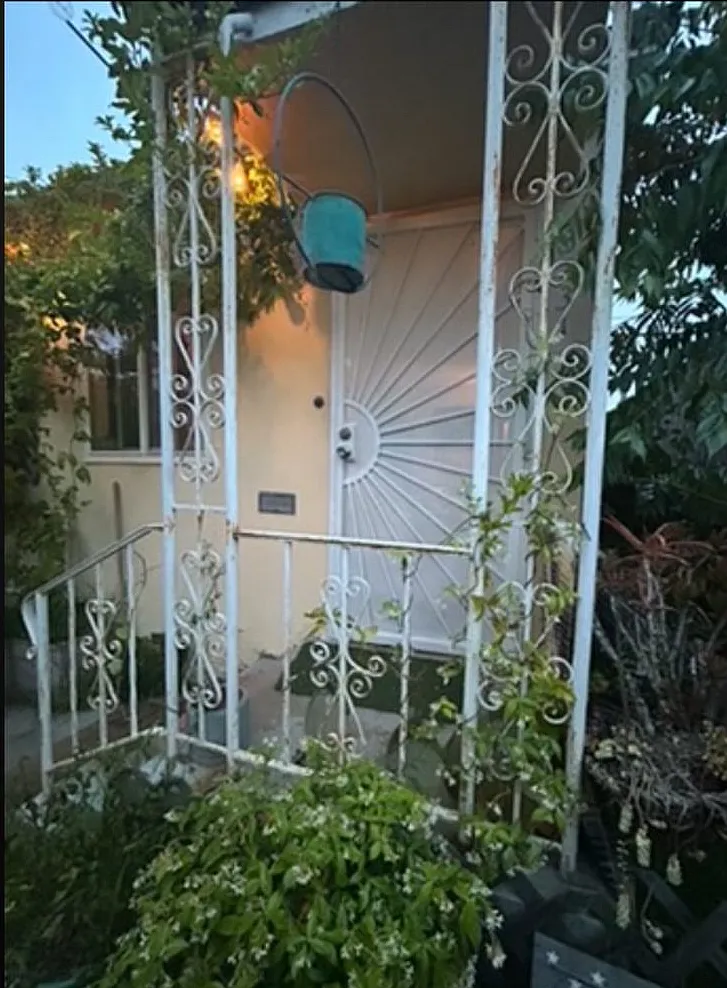 2 bed, 900 sqft, $3,400 — Photo 1