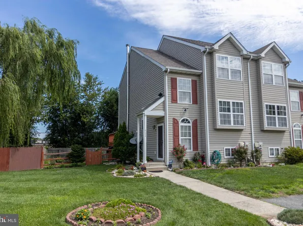 622 Heatherfield Dr, Bear, DE 19701