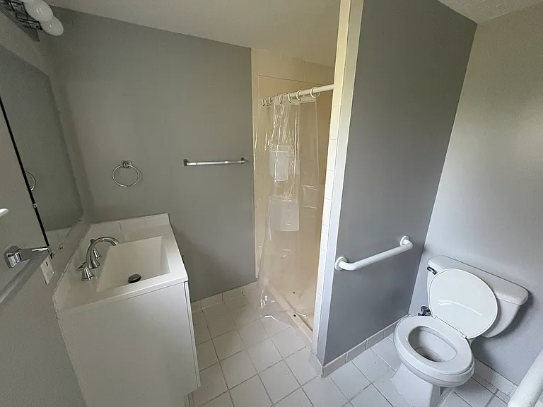 523 Highline Dr — Photo 1