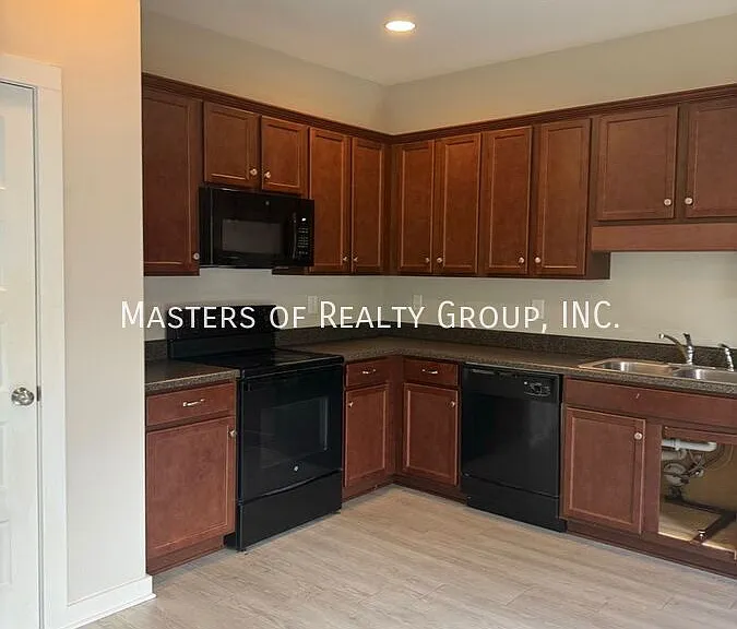 401 White Oak Cir — Photo 5