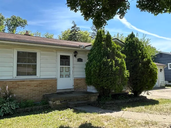 5323 Elmsford Dr, Flint, MI 48532