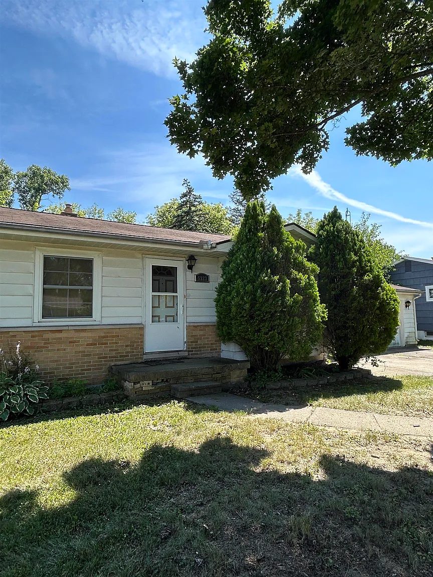 5323 Elmsford Dr photo 1