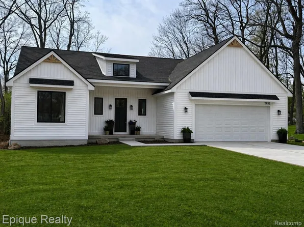 2432 Holland St, Lake Orion, MI 48360