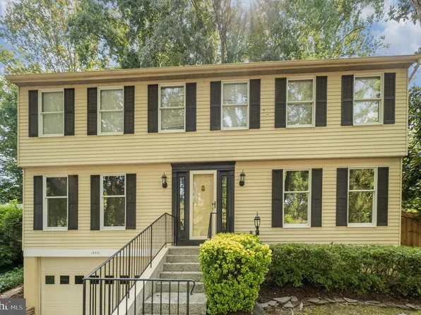 15431 Silvan Glen Dr, Dumfries, VA 22025