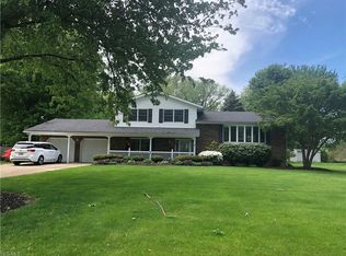 881 Meadowood Blvd, Madison, OH 44057