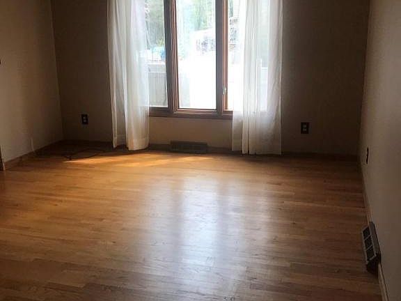 4th image of 12 Bittersweet Ln