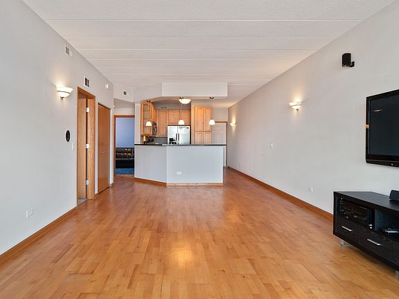 4th image of 6444 W Belmont Ave APT 208