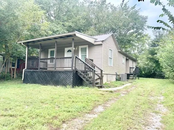 810 S Woodbury St, Independence, MO 64050