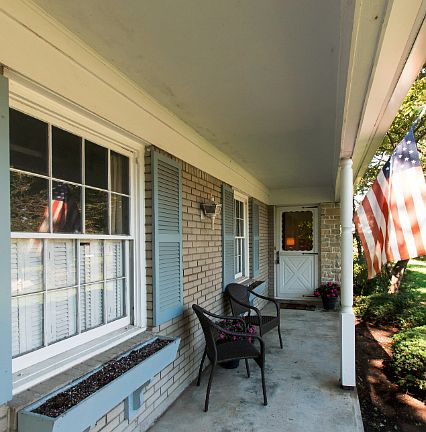 2nd image of 924 Cranbrook Ct