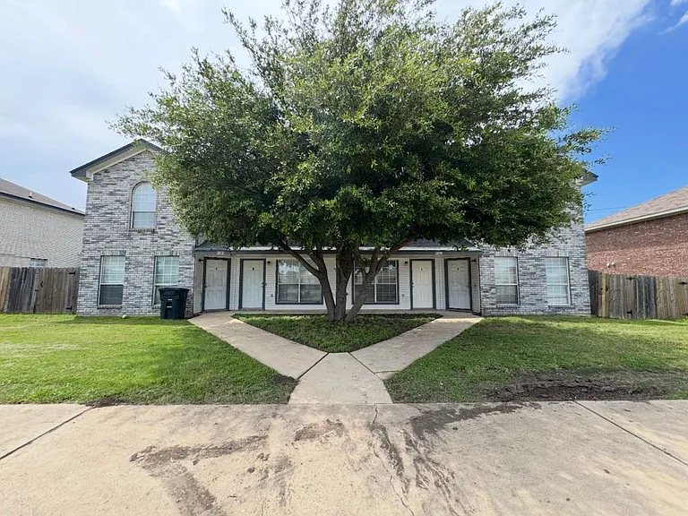4505 Deek Dr — Photo 2