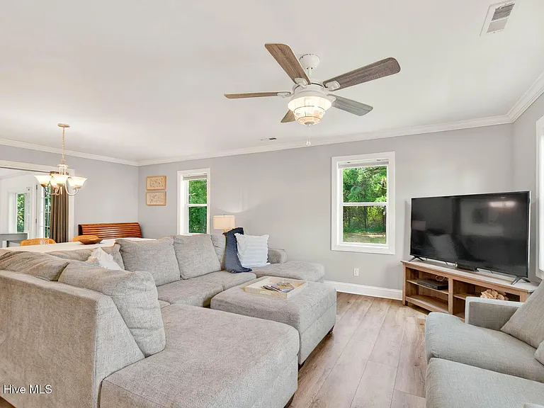 1950 Ocean View Dr SW — Photo 39
