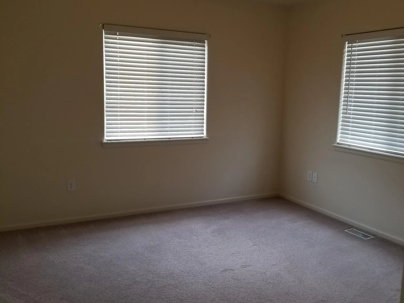 3 bed, 2.5 bath, 1480 sqft, $1,750 — Photo 2