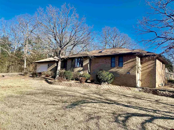 1800 Eagle Dr, Mountain Home, AR 72653