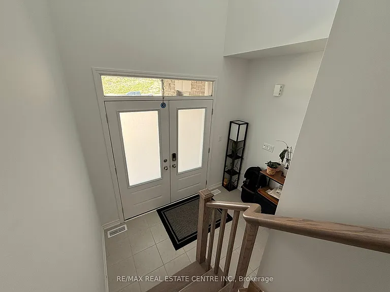 350 Madelaine Dr S — Photo 27