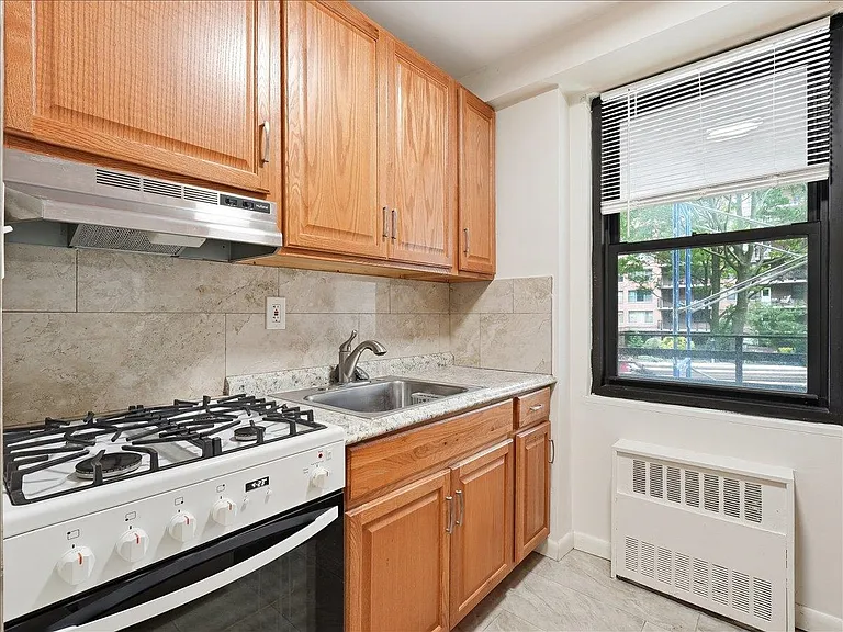 201 Saint Pauls Ave #2M — Photo 8