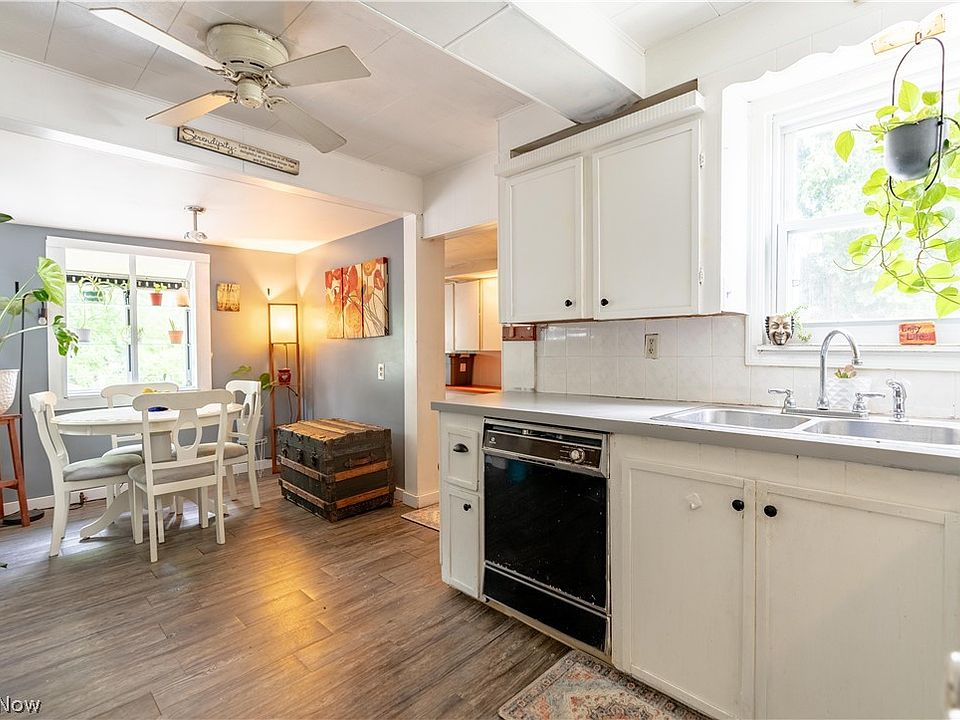 7th image of 151 26th St SE