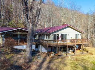 375 Rocky Face Ln, Newland, NC 28657