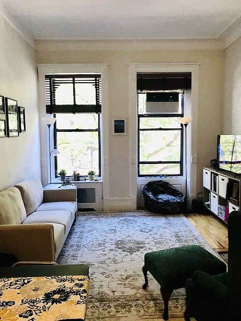 1st image of 135 W 75th St #3
