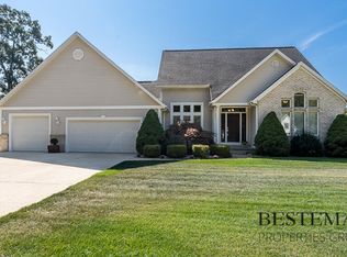 1141 N Robinhood Dr, Muskegon, MI 49445